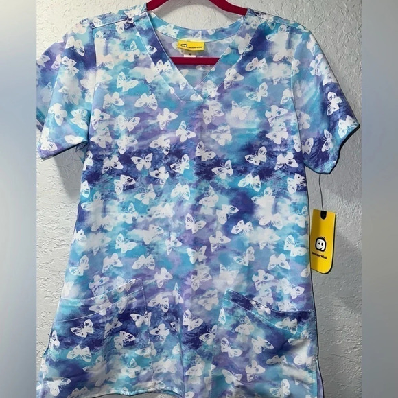 WonderWink Butterfly Scrub Top (NWT) - Picture 3 of 9
